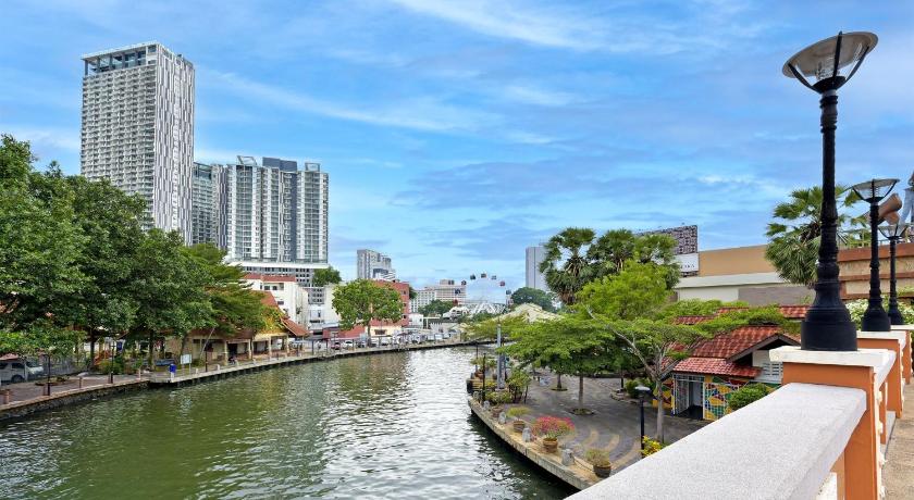 Sunday Near Jonker Street - image 22