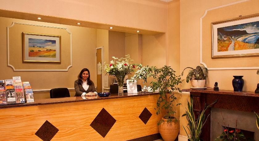 Avon Hotel photo