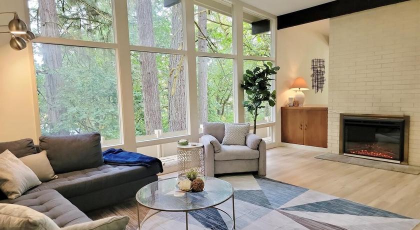 The Crest House- a forested retreat