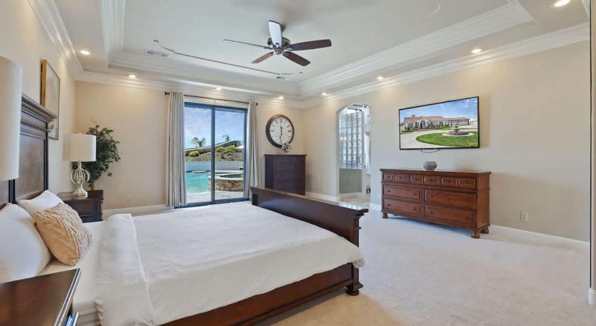 Rossmoor (CA) 4BR LUXURY ENTERTAINMENT OASIS 5-Star Accommodation view