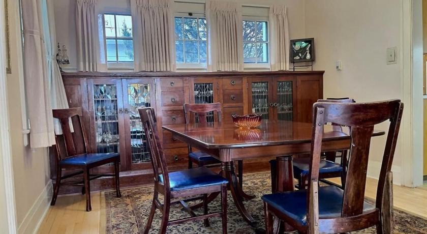 Billings (MT) Historic McDowell House Antique Charm by Hospital 4-Star Accommodation room