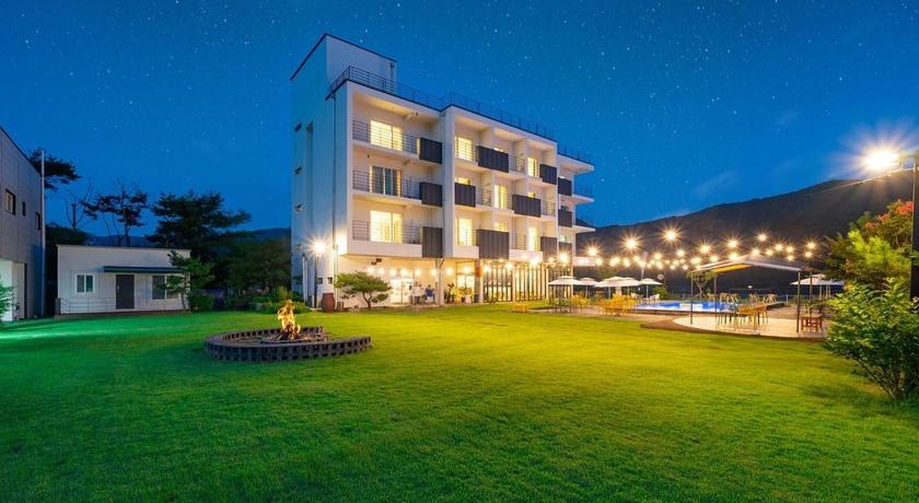 가평 가평 더베이리조트앤펜션 (Gapyeong The Bay Resort N Pension) 3성급 게스트하우스 외관