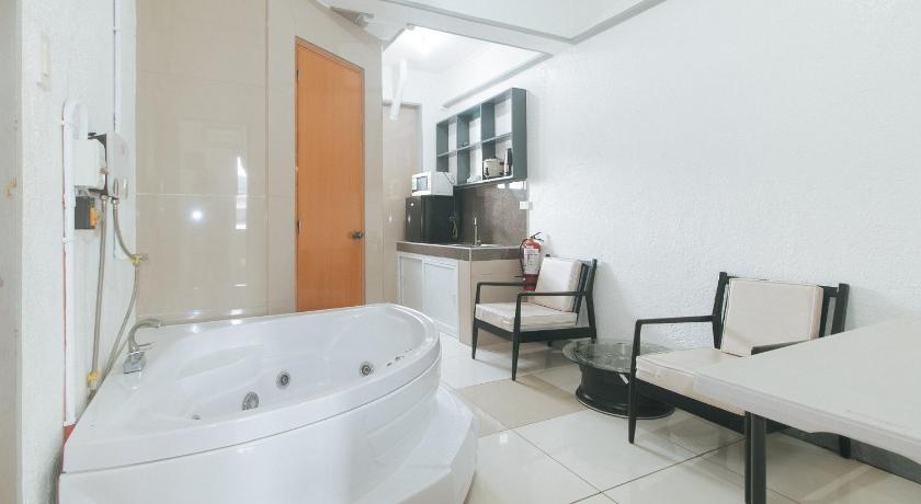 Imagen de Habitación Deluxe doble con jacuzzi (Deluxe Double Room with Jacuzzi) 3
