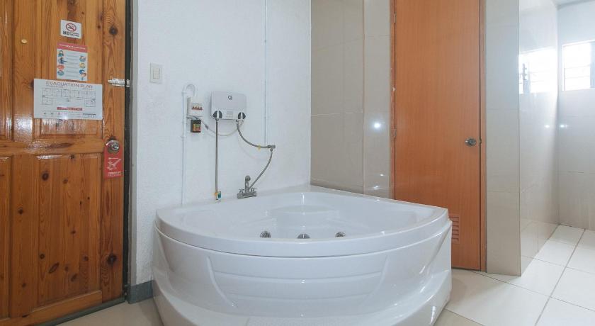 Imagen de Habitación Deluxe doble con jacuzzi (Deluxe Double Room with Jacuzzi) 4