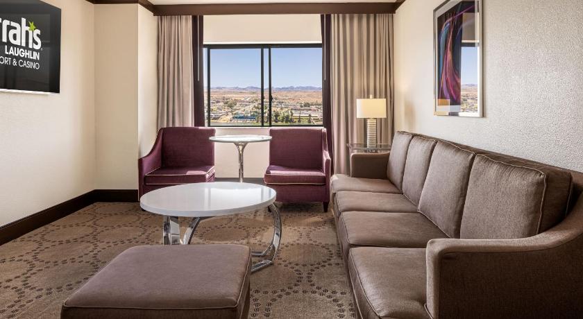 Image of South Tower Vista Suite 1 King Non-Smoking 0