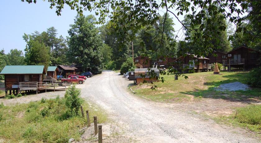 Forest Lake Camping Resort Cabin 18 photo