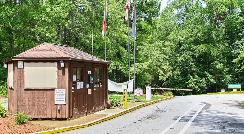 Forest Lake Camping Resort Cabin 18 photo