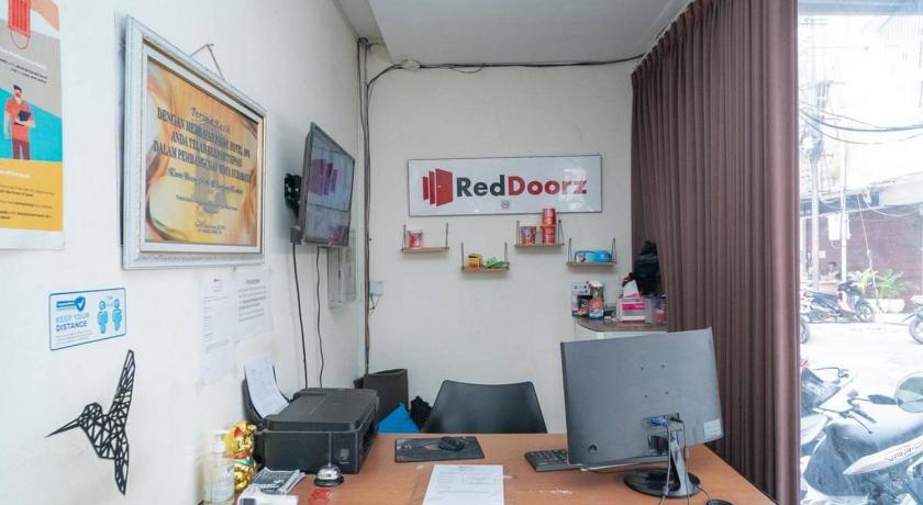 RedDoorz @ Mayjen Sungkono Surabaya – Surabaja, IL