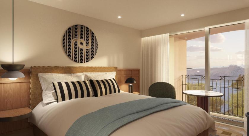 Image of QT Lakeview King 8