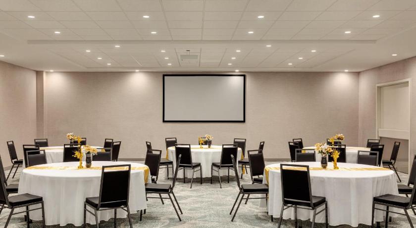 アトランタ Wyndham Garden Atlanta Airport 3つ星 ホテル 外観