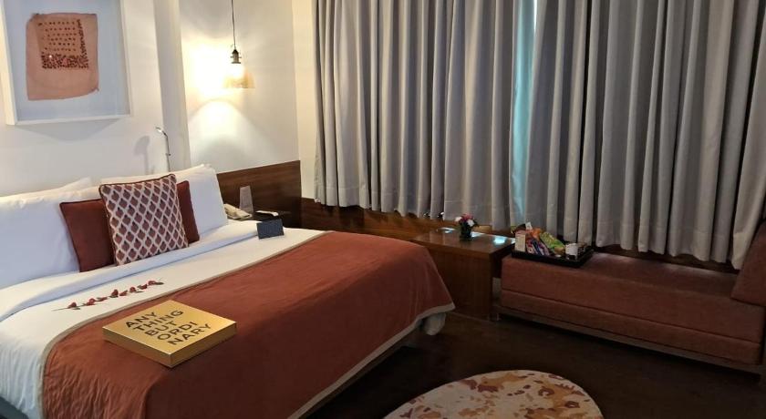Image of Luxury King Room 6