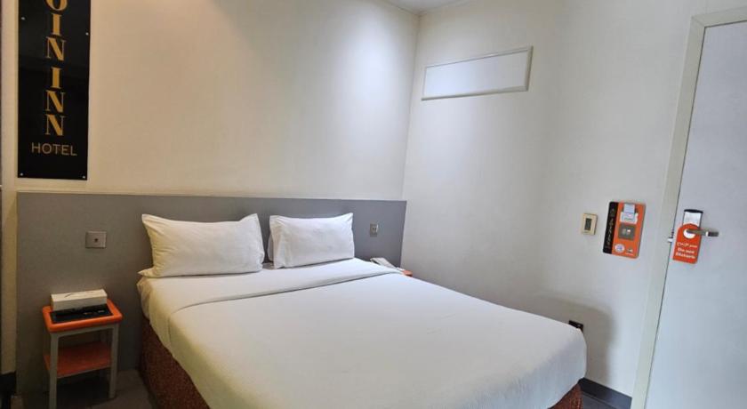 Image of Standard Room - With Window 5