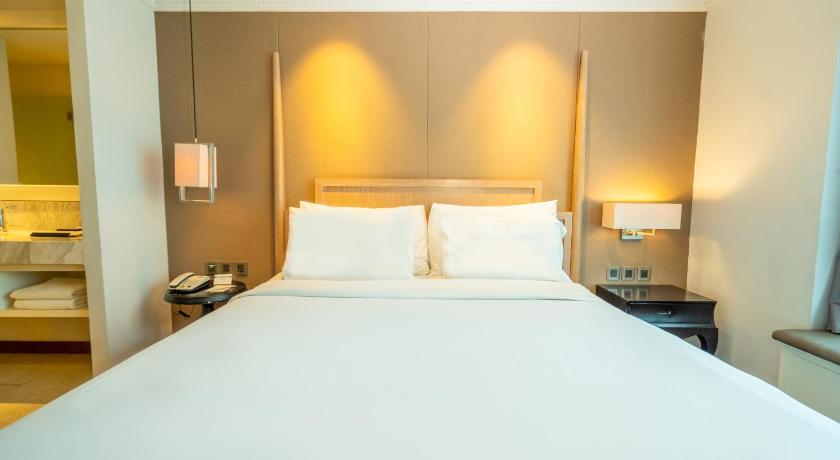 Image of Deluxe King Room 16