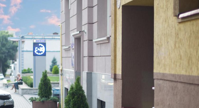 Hotel 18 photo