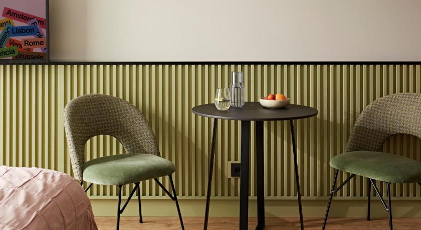 Image of Large Studio with kitchenette 7