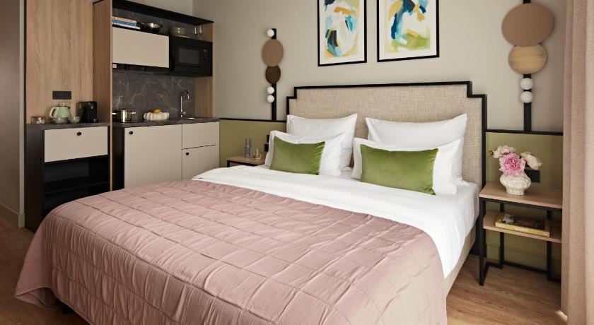 Image of Large Studio with kitchenette 3