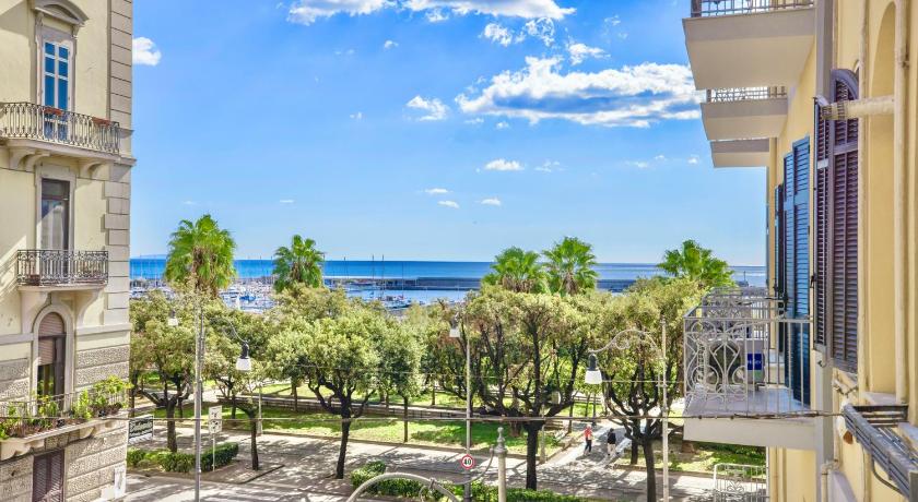 Mareluna Promenade - Seafront Apartments by Mareluna Hotel