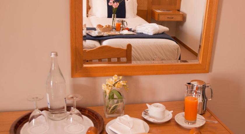 Image of Deluxe King Room 4