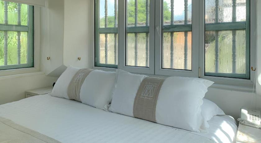 Image of Standard Family Room 11