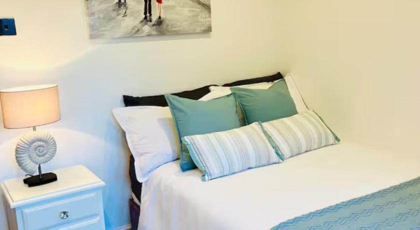 Cozy Private Access Room