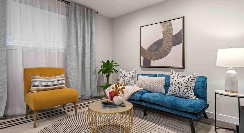 Austin Steps away from Downtown Restaurants and Bars - King Bed 3-Star Accommodation lobby