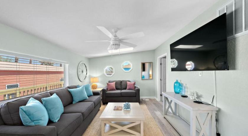 바클리프 (TX) Multi-family Property with Private Pool, Large Yard and Steps From the Bay 5성급 숙소 수영장