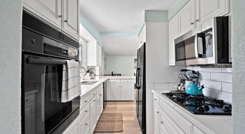 바클리프 (TX) Multi-family Property with Private Pool, Large Yard and Steps From the Bay 5성급 숙소 레스토랑