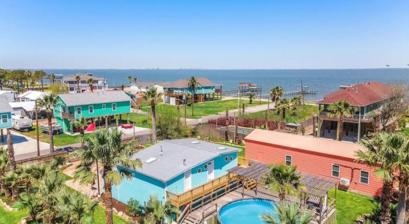 바클리프 (TX) Multi-family Property with Private Pool, Large Yard and Steps From the Bay 5성급 숙소 수영장