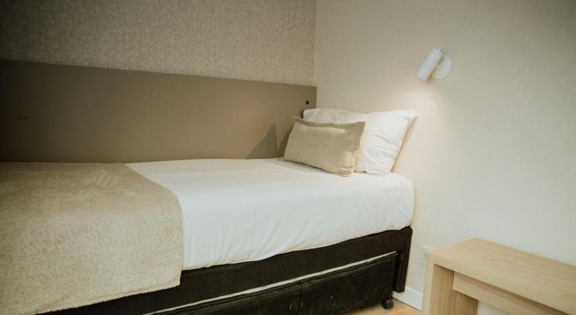 Image of Standard Triple Room 7