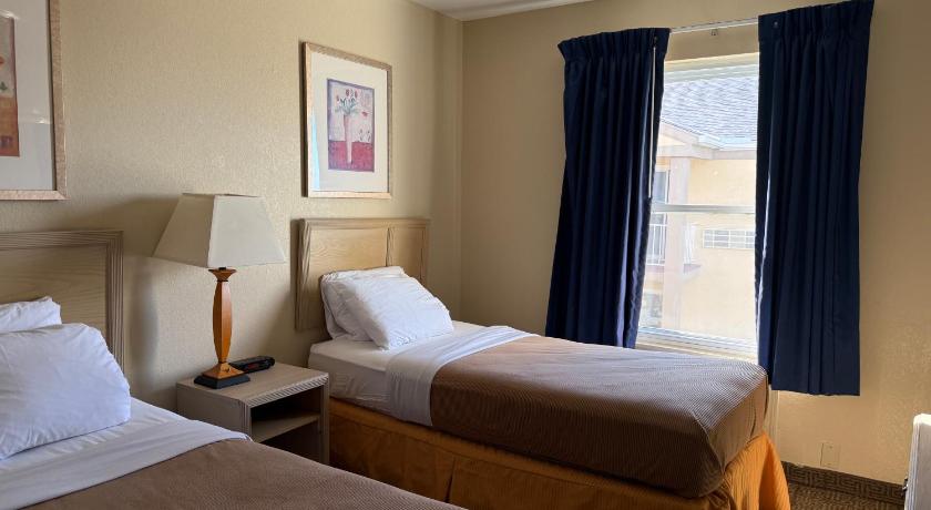 포트 클린턴 (OH) Clinton Inn & Suites 2성급 숙소 수영장