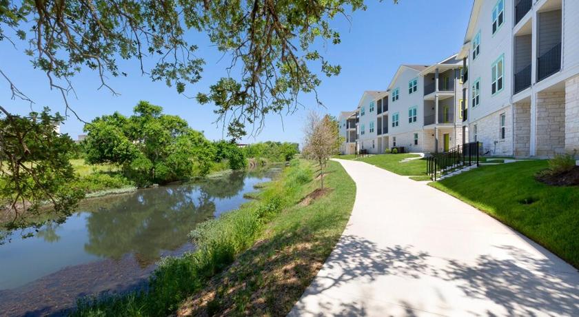 リンダー (TX) Cozy Stay in Heart of Leander 2つ星 宿泊施設 外観