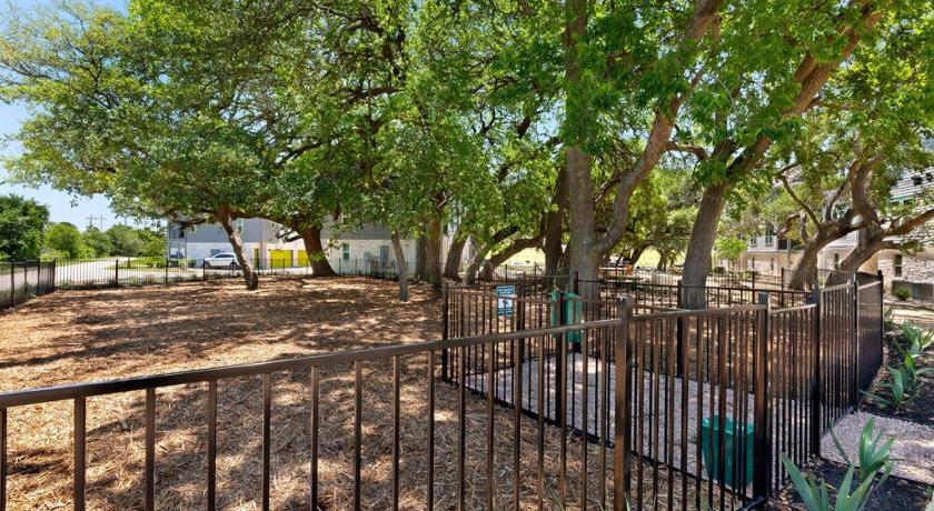 リンダー (TX) Cozy Stay in Heart of Leander 2つ星 宿泊施設 レストラン