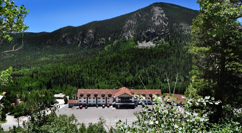 Monarch Mountain Lodge