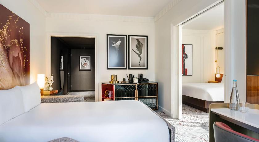 Image of Signature Iconic Building View High Floors 1 Bedroom King Suite 5