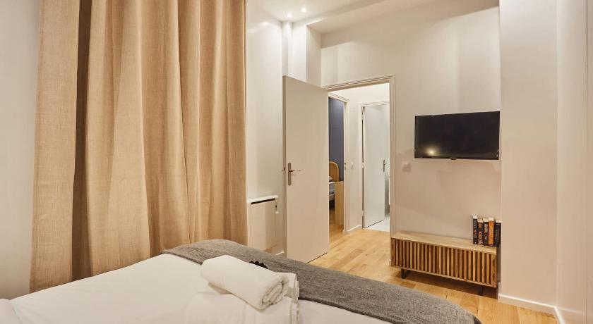 New Apartment  Center of Paris - image 13