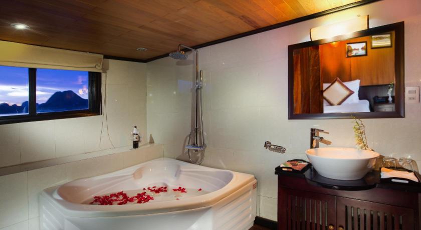 Image of Luxury Suite with Spa Bath S1 - 2 Days 1 Night 2