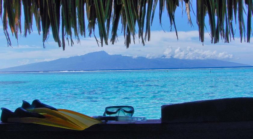 Imagine din Luxury Overwater Villa 11