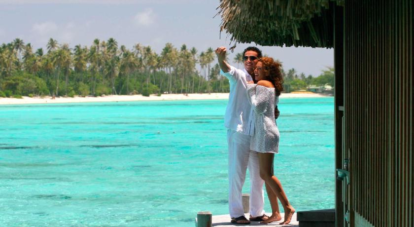 Imagine din Superior Overwater Villa 12