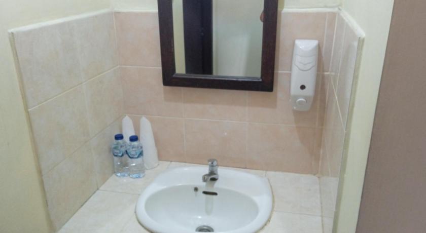 Image of Standard Family Room 8