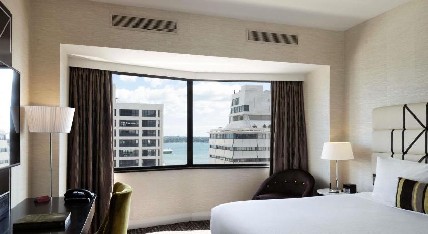 Image of Superior Queen Bed 0