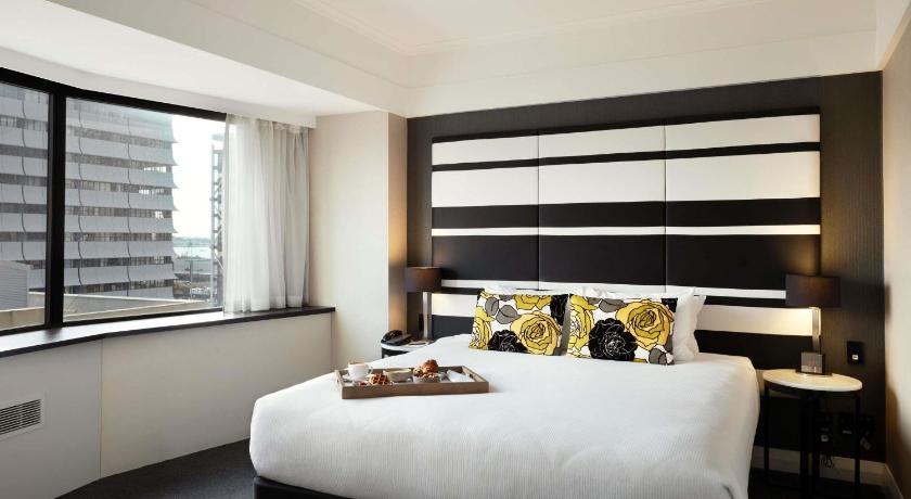 Image of Superior Queen Bed 1