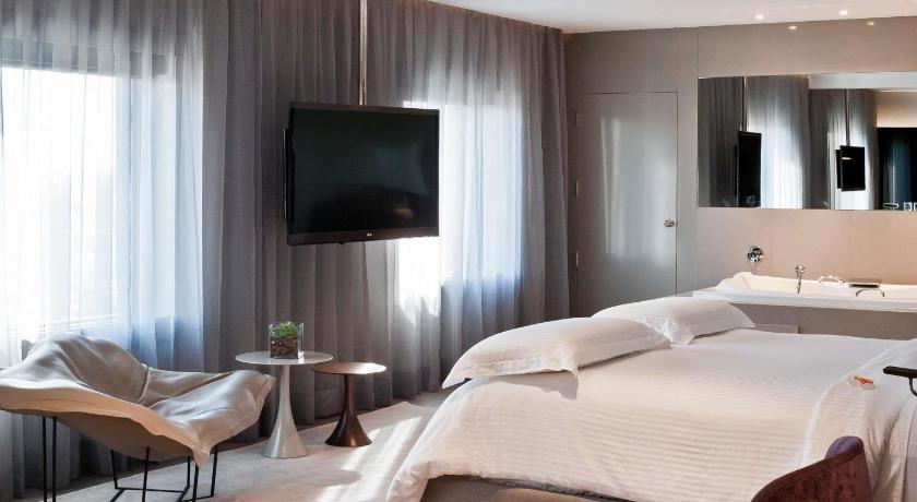 Image of Pullman Queen Suite By Trousseau with View 4