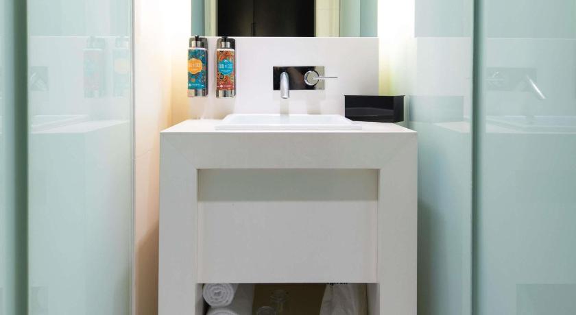 Image of Executive Double Bed 17