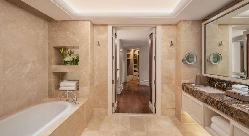 صورة جناح إمبيريال كينغ مع إمكانية الدخول إلى النادي (Imperial King Suite with Club Access) 2