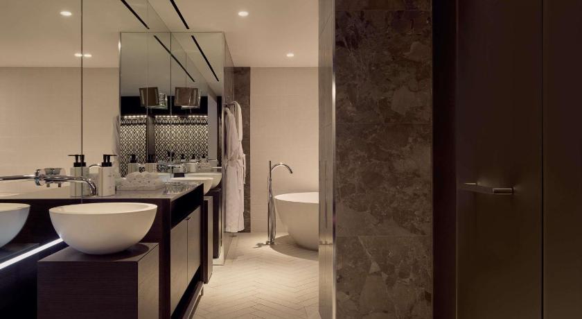 รูปของSIGNATURE SUITE Club Access, King Bed, Separate Lounge, City View High Floor, Luxury Amenities 5