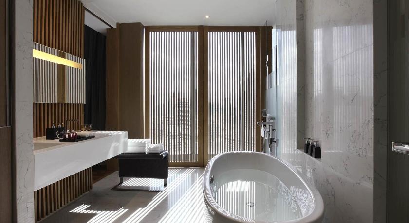 Image of SO STUDIO 1 King Bed Club Access 6