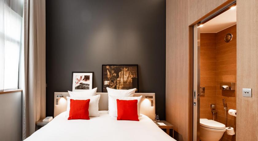 Image of Classic Room 8