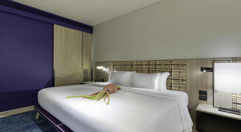 รูปของOcean Front Room, 1 King Bed 8