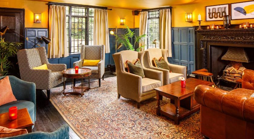 チディングフォルド voco Lythe Hill Hotel Spa By IHG 4つ星 ホテル ロビー