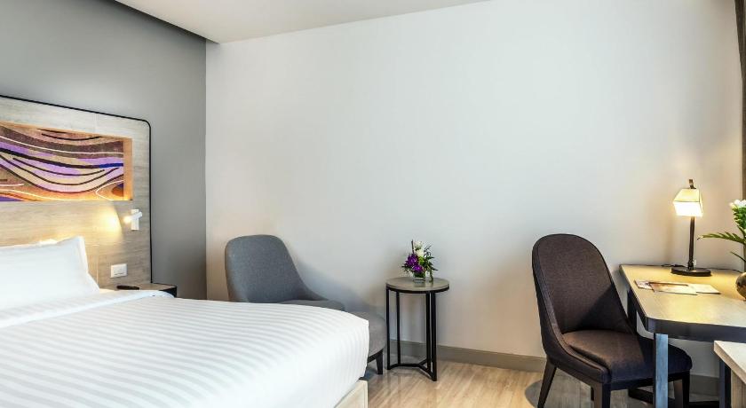 Image of Executive King Bed room 6